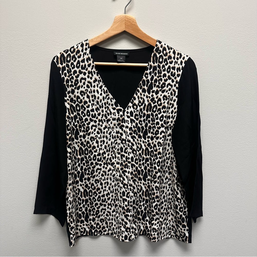 Club Monaco Black Leopard Patterned‎ Blouse Top Silk Womens S/P L/S Light V Neck